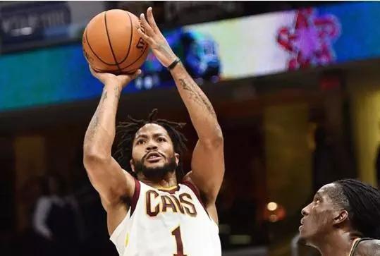  太阳艾顿防守建功，血帽詹姆斯引爆全场  