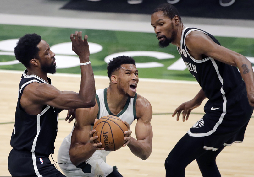  米德尔顿关键三分雄鹿客场击败热火稳固东部第三位置