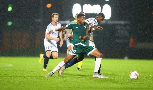  纽伦堡防守反击战术执行到位收获三分